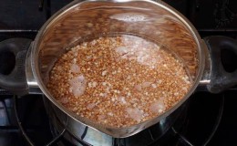 How many calories are in buckwheat boiled in water?