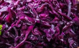 Resipi terbaik untuk sauerkraut dengan lobak pedas dan bit