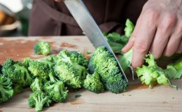 Choisir les parties comestibles du brocoli – est-il possible de manger la tige et la tige ?