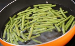 Isang seleksyon ng mga pinakamahusay na paraan upang i-freeze ang green beans, pinapanatili ang pinakamataas na benepisyo at lasa