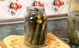 Delicious recipes for the winter: crispy pickled cucumbers in jars without sterilization