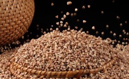 How much iron is in buckwheat and how well is it absorbed?