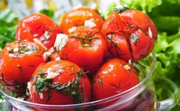 Resipi untuk tomato segera masin ringan: kaedah, petua dan petua paling sedap