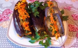 How to properly cook pickled eggplants stuffed with carrots and garlic