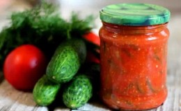 Cómo cocinar deliciosamente pepinos encurtidos para el invierno en jugo de tomate: las mejores recetas