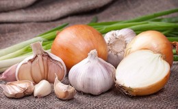 Is it possible to eat onions during pregnancy and at what stage?