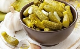 As melhores receitas para preparar pepinos agridoces para o inverno