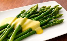 What is good about frozen asparagus and how to cook it correctly