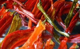 Hvordan forberede tørket paprika til vinteren: oppskrifter med bilder, tips for oppbevaring av produktet