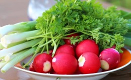 What vitamins are in radishes and why are they good for health?