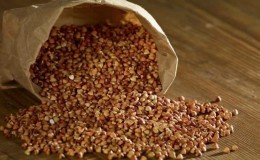 What is buckwheat and what does it look like when it grows in the field?