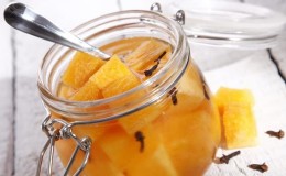 Simple and tasty recipes for preparing melon for the winter in jars without sterilization