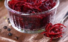 The harm and benefits of raw beets: what properties does the fresh vegetable have and how is it used in folk medicine