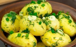 Att välja smulig och välsmakande potatis: vilken sort är lämplig