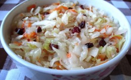 Cara memasak sauerkraut dengan cepat dan enak dengan biji jintan