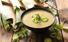 Como cozinhar e comer sopa de alho-poró adequadamente para perder peso