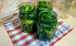 How to prepare delicious pickled cucumbers with grape vinegar