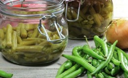 A selection of the best recipes for canned green beans: we cook tasty and original from simple ingredients