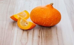 Calabaza Kapitoshka sabrosa y brillante: conociendo la variedad y reseñas de los jardineros sobre su cultivo