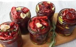 How to cook sun-dried tomatoes at home: different methods and the most delicious recipes