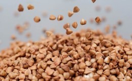 What is the danger of low hemoglobin and how does buckwheat increase it?