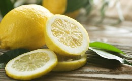 Kanino ito ipinahiwatig at ano ang mga benepisyo ng lemon para sa katawan ng isang babae?