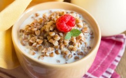 Calorie content and nutritional value of boiled buckwheat with milk