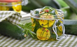 Pilihan resipi terbaik untuk zucchini dalam tin: masak dengan lazat dan mengejutkan tetamu anda