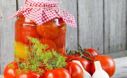 Cara memasak tomato jeruk yang lazat untuk musim sejuk: pilihan resipi terbaik daripada suri rumah yang berpengalaman