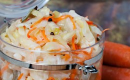 Bagaimana untuk menyediakan sauerkraut dengan cara yang berbeza