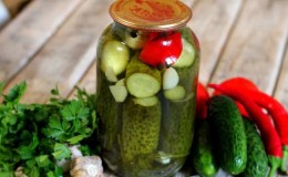 Características da decapagem de pepino com ácido cítrico: receitas para potes de 1 e 3 litros