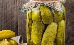 Winter delicacy in jars: delicious, crispy, pickled cucumbers with vodka