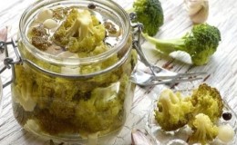 De délicieuses recettes pour préparer du brocoli mariné pour l'hiver par des femmes au foyer expérimentées