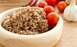 What are the benefits of steamed buckwheat and how to prepare and use it correctly