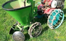 O revizuire a plantelor de plantat de cartofi pentru un tractor cu mers pe jos și cum să le faci singur