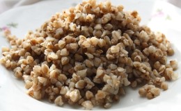 Qual è il contenuto calorico del grano saraceno bollito?