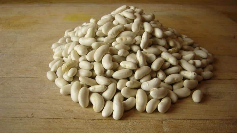 Pinipili namin ang mga beans ayon sa kulay: aling mga bean ang mas malusog, puti o pula, at kung paano sila naiiba sa bawat isa