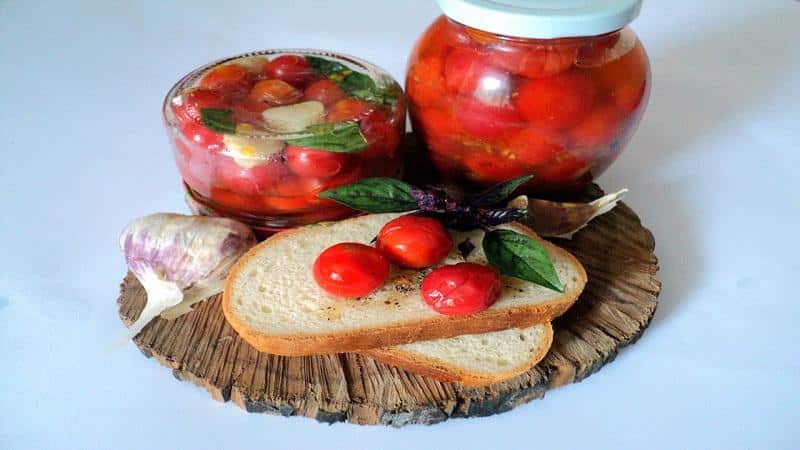 Die 15 leckersten Tomatenkonservenrezepte: Wie man Tomaten für den Winter in Gläsern einlegt