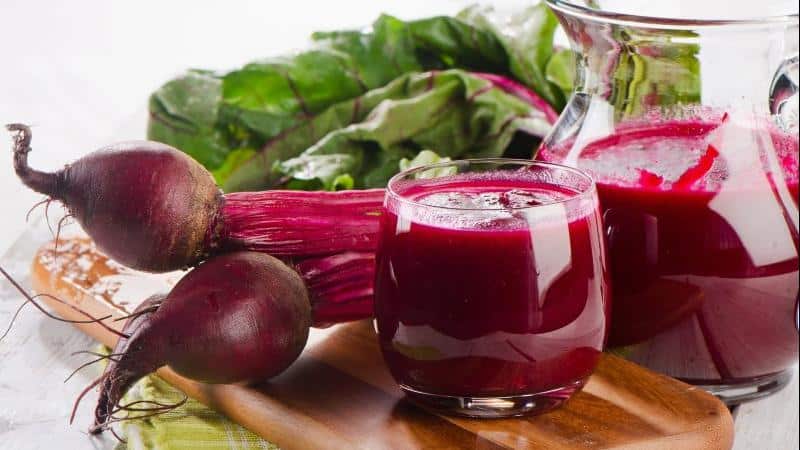 Isang mura at kapaki-pakinabang na lunas para sa pag-normalize ng presyon ng dugo: kung paano kumuha ng mga beets para sa hypertension