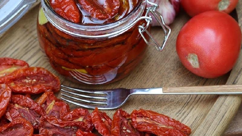 Cómo cocinar tomates secos en casa: diferentes métodos y las recetas más deliciosas