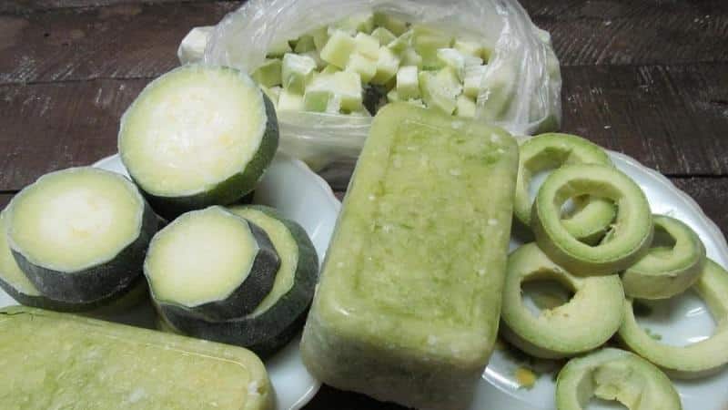 Mari kita kekalkan rasa dan faedah: bagaimana untuk membekukan zucchini segar untuk musim sejuk dan apa yang perlu dimasak daripada mereka kemudian