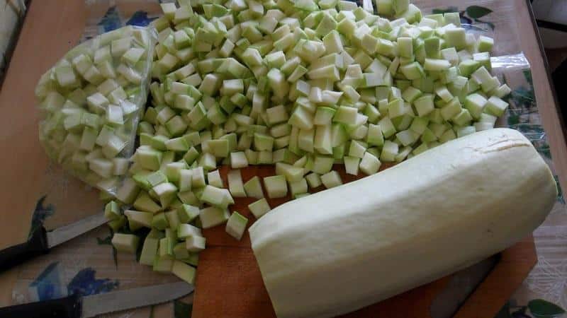 Vamos preservar o sabor e os benefícios: como congelar abobrinhas frescas para o inverno e o que cozinhar depois