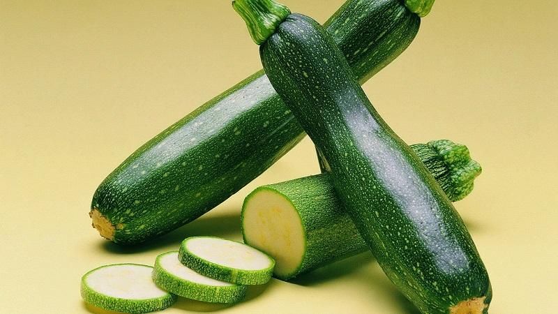 Lassen Sie uns den Geschmack und die Vorteile bewahren: Wie man Zucchini für den Winter frisch einfriert und was man später daraus kocht