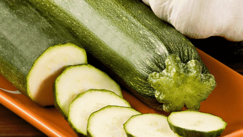 Ang pag-save ng ani hanggang sa tagsibol: kung paano maayos na mag-imbak ng zucchini para sa taglamig at kung anong mga kondisyon ang kailangang likhain para sa mga gulay