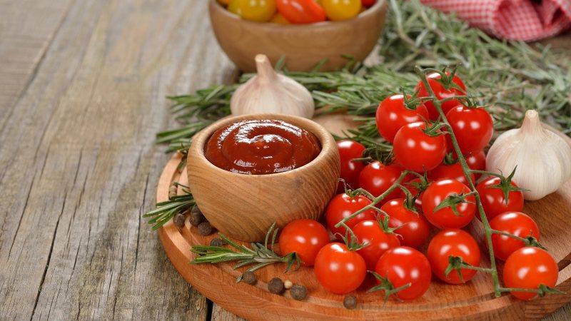 7 cara mengupas tomato: kupas tomato dengan mudah dan ringkas menggunakan rahsia daripada suri rumah