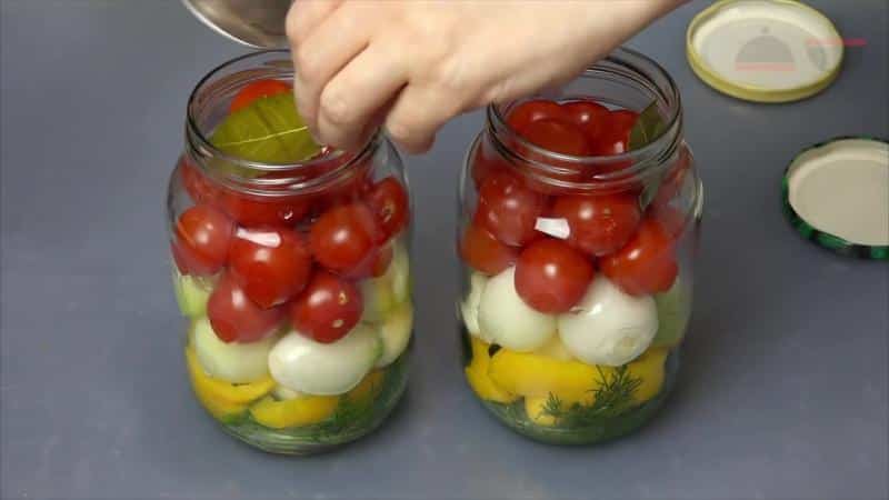 Cómo cocinar deliciosos tomates cherry en escabeche: las mejores recetas y recomendaciones de amas de casa experimentadas