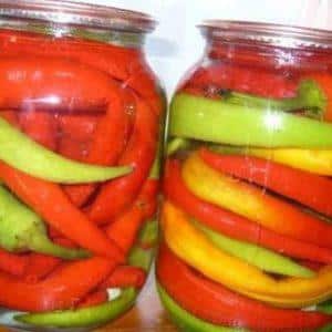 Cómo cocinar deliciosamente pimientos picantes en escabeche para el invierno: las mejores recetas de amas de casa experimentadas