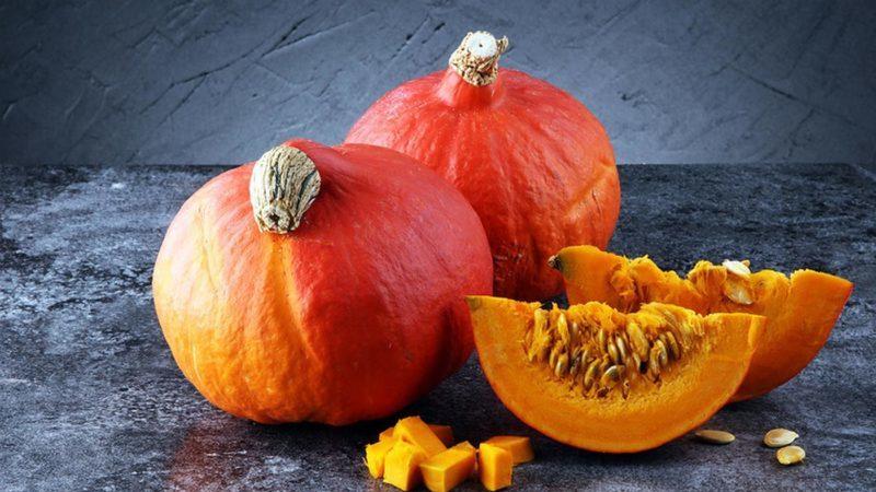 An orange-red variety of Hokkaido pumpkin with a nutty aroma and high content of vitamins and fiber.