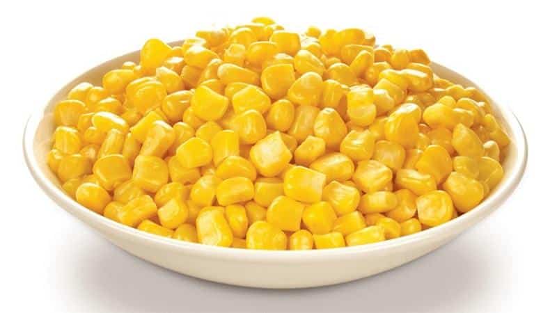 The benefits and harms of canned corn: choosing and eating the product correctly