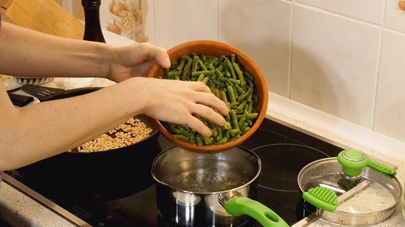 Förberedelse för vintern: hur man fryser bönor samtidigt som de bevarar deras fördelaktiga egenskaper och vad man ska laga av dem senare